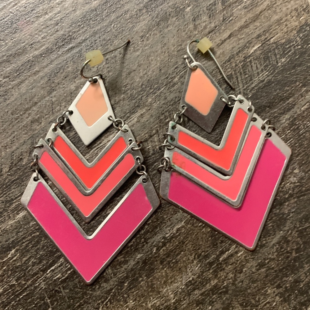 Adorable pink ombré chevron shape earrings